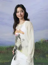 春の猫柄プリントニットトップス【ゆったりシルエット・クルーネック・女性用】