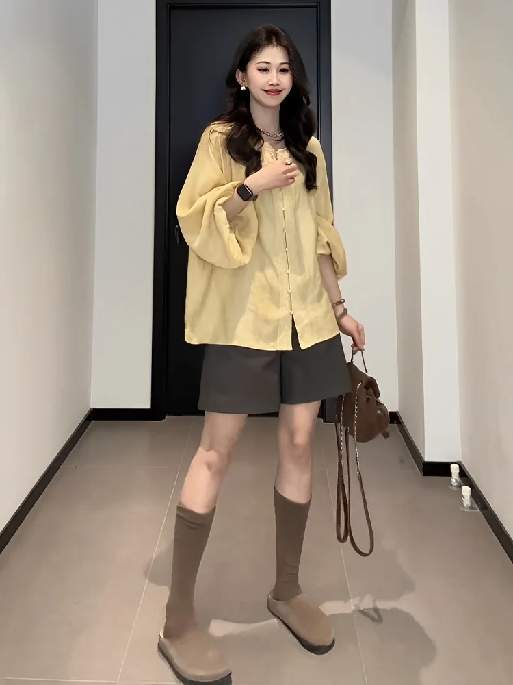 長袖シャツとカジュア ルショートパンツのセット：Z世代が選ぶオシャレキャンパー向けスタイリッシュコーデ