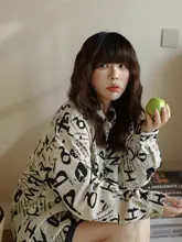 感あるデザイン！ユニセックス春用ルーズシャツ【レトロスタイル・カジュアル】