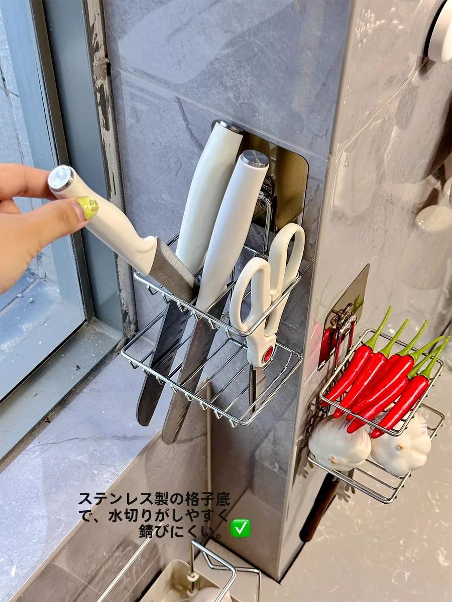 キッチン用壁掛けナイフラック：角部収納の効率性と耐久性を検証