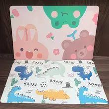 防水・防油・お手入れ簡単！カラフルな恐竜とお姫様の城デザインのテーブルマット