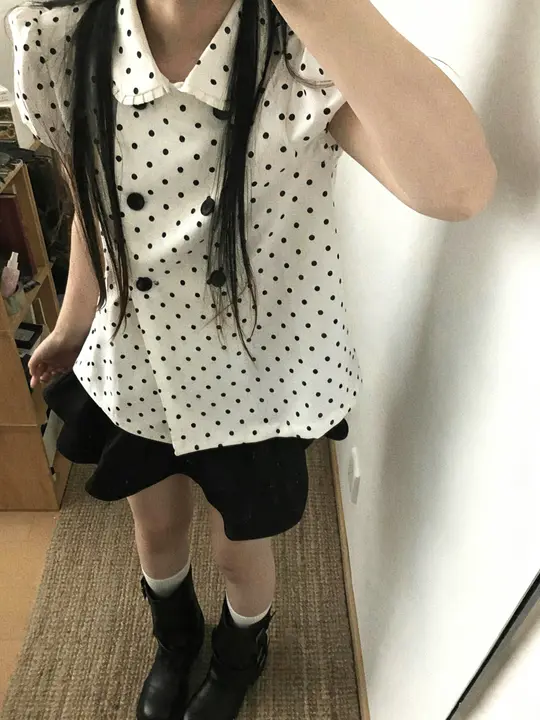 ドット柄の女性用シャツ【襟付き・夏用・学院風・極上の柔らかさ】（セットアップ対応）