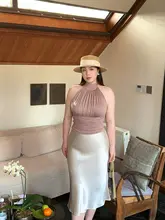 優雅なネックラインのノースリーブブラウス【装飾的なフリル・体型カバー・大きいサイズ対応】