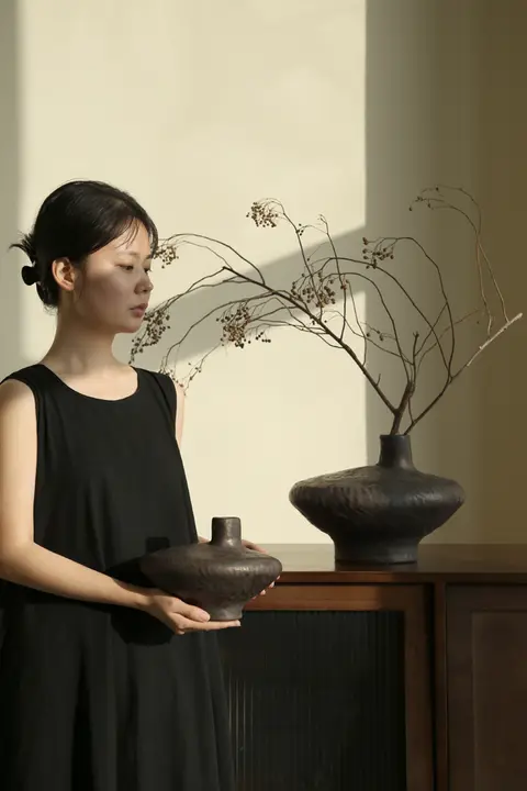 古銅色のアートフラワーベース【陶器製・レトロデザイン・和モダン】