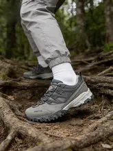 軽量で通気性抜群の登山靴【防滑・耐磨耗・クッション性】