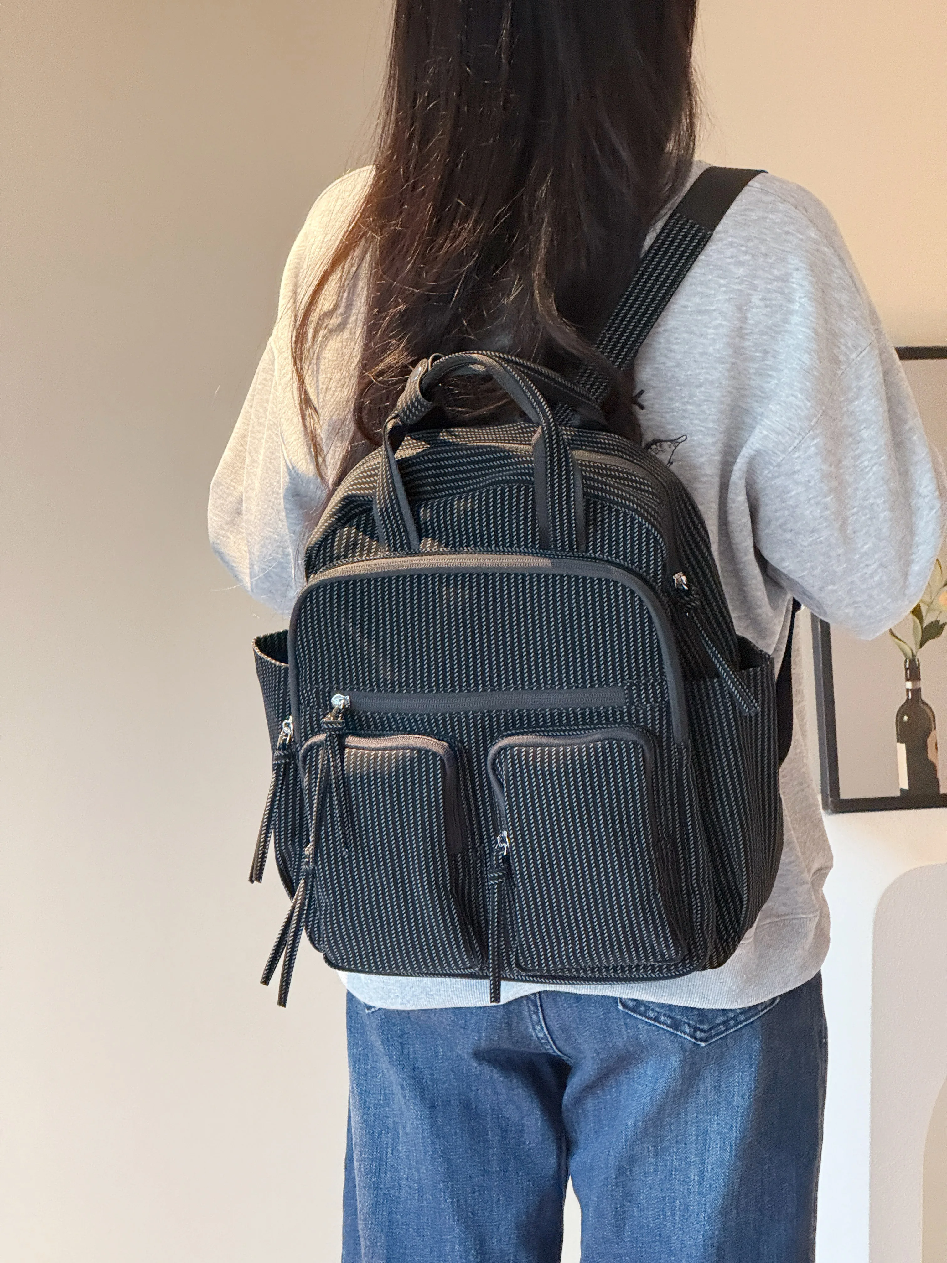 ブリーフィング リュック 女性：多ポケットデザインのソフトレザーリュックサックの実用性とシーン別評価