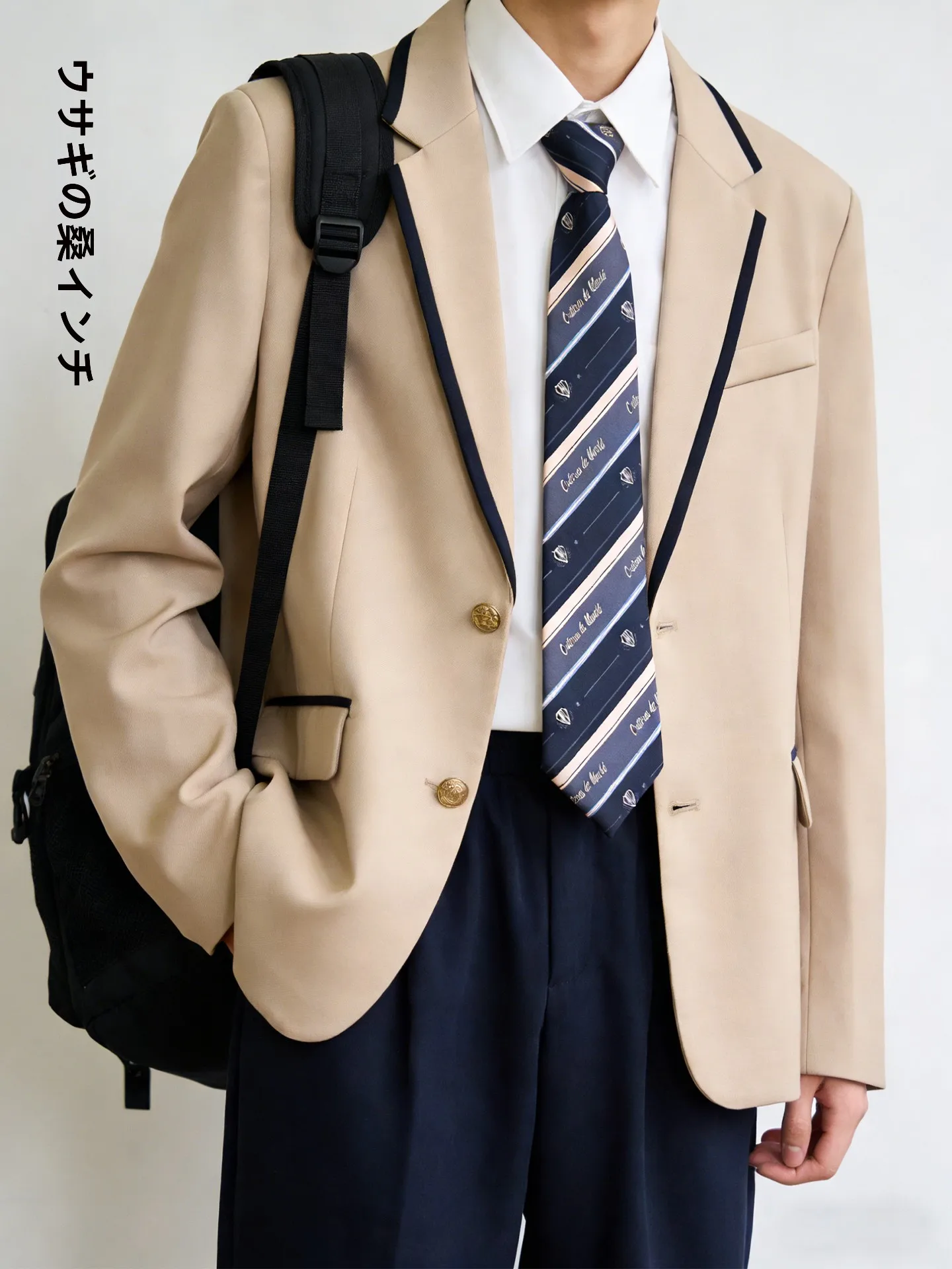 10月後半に着るメンズジャケットは、どう選ぶ？カーキ無地学院風ジャケットが解決する秋の着こなしの悩み