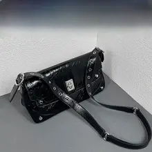 デザイン性の高い本革製ショルダーバッグ【斜め掛け・スタッズ付き・女性用】