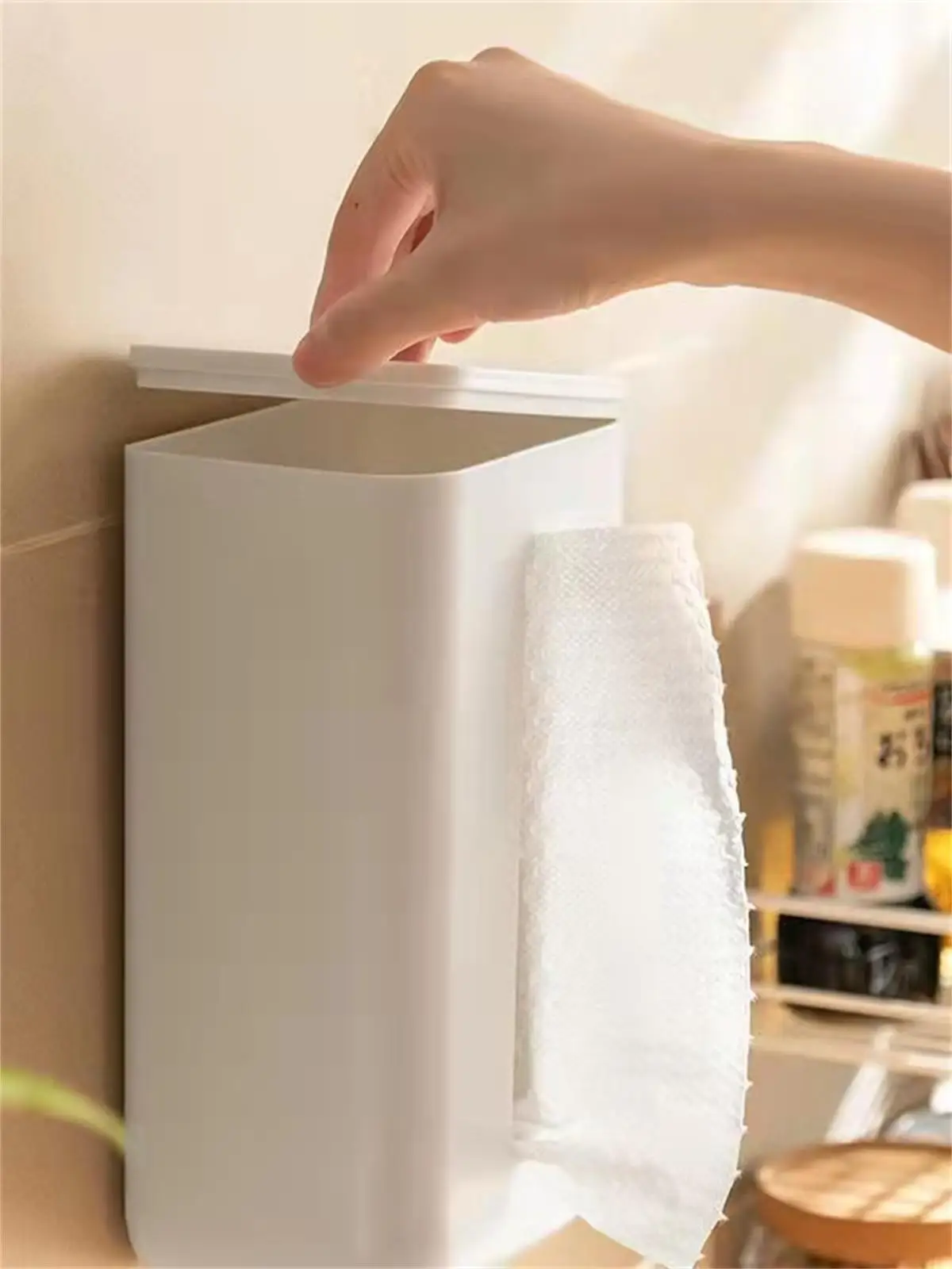 壁掛けティッシュボックス：穴あけ不要で洗面・ゴミ袋収納を実現する多機能タイプ