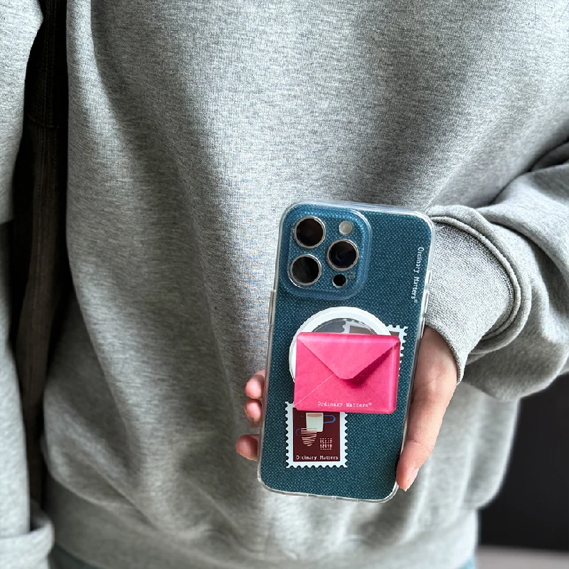 ピンクの封筒型マグネット式スマホスタンド：磁吸式でポータブルな通勤・キャンプ用途に最適