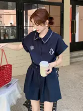 深い青色の刺繍入りオーバーオール風つなぎ服【ウエストシェイプ・ワイドレッグ・小柄向け】