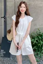 普段使いに最適な薄手の白いシャツ【カジュアル・ショートパンツ・夏用】（セットアップ対応）