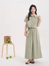 シンプルなポケット付きシャツとフレアスカートの夏用コーディネート（セットアップ対応）
