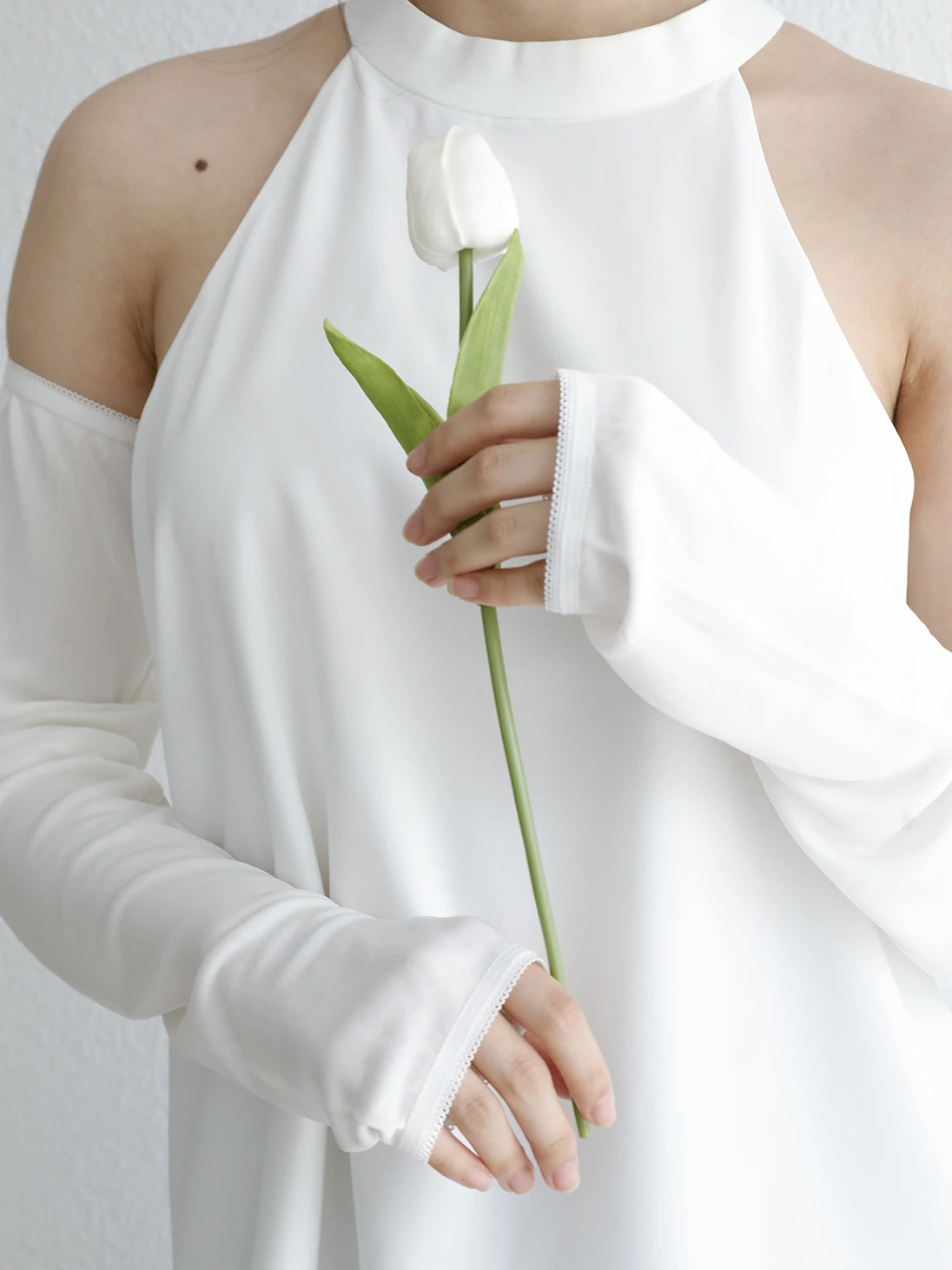 UVカット長袖で日焼けを防ぐには？通気性と肌への優しさを両立するアイテムとは