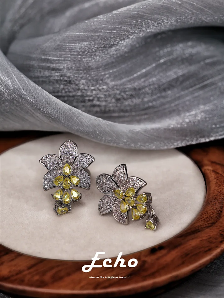 イヤリング【イエローとホワイトの小花デザイン】
