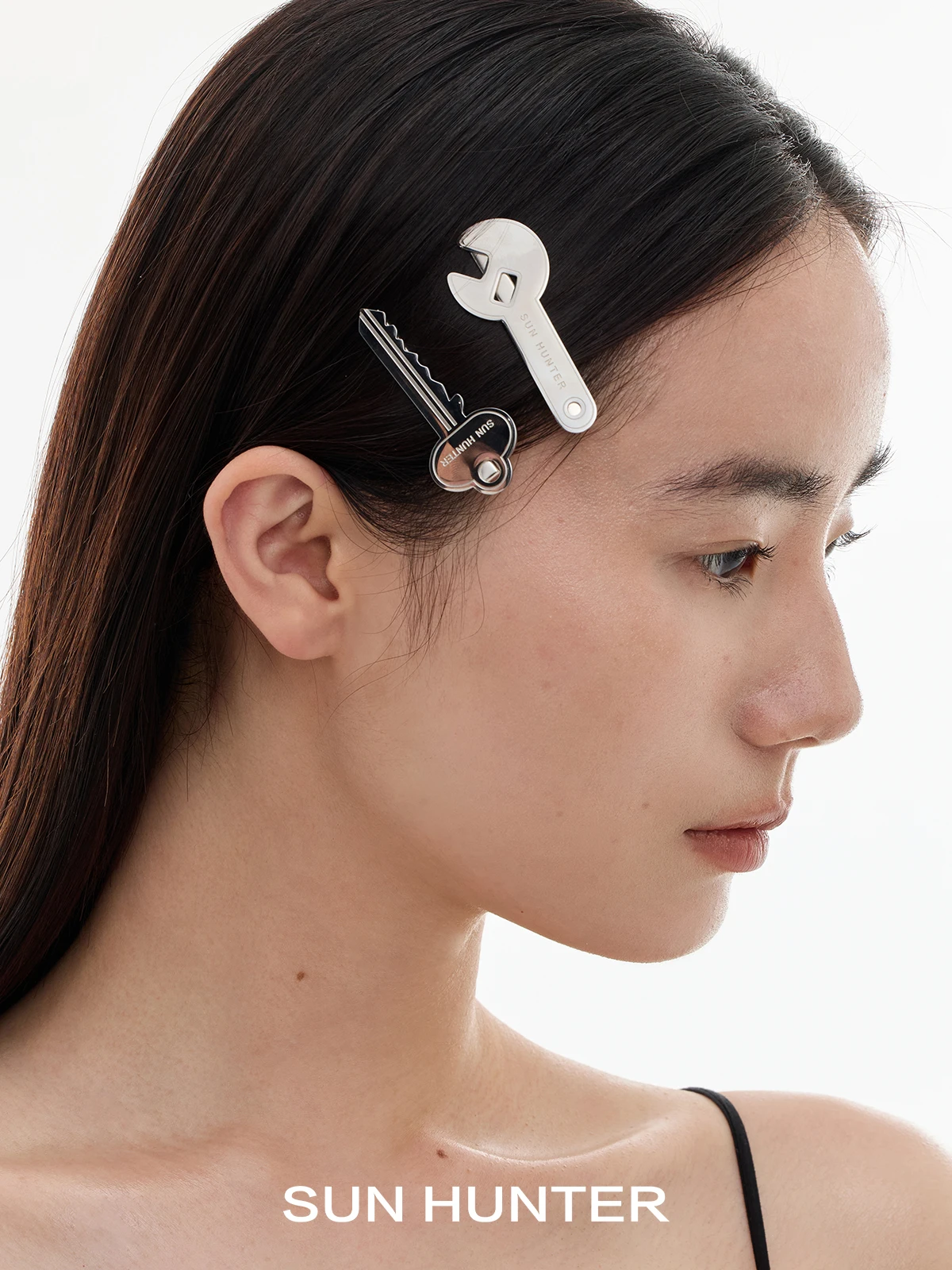 金属製ヘアクリップ ゴールド：高級感と耐久性を兼ね備えたシンプル通勤スタイルの選択肢