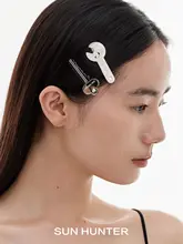 ユニークなデザインの金属製ヘアクリップ【シンプル・通勤向け・高級感】