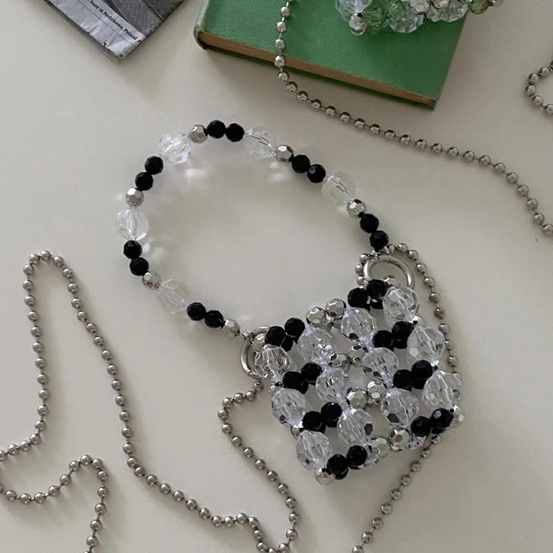 ビーズバッグを選ぶときに迷うのは、本当にどんな場面で使うのか？