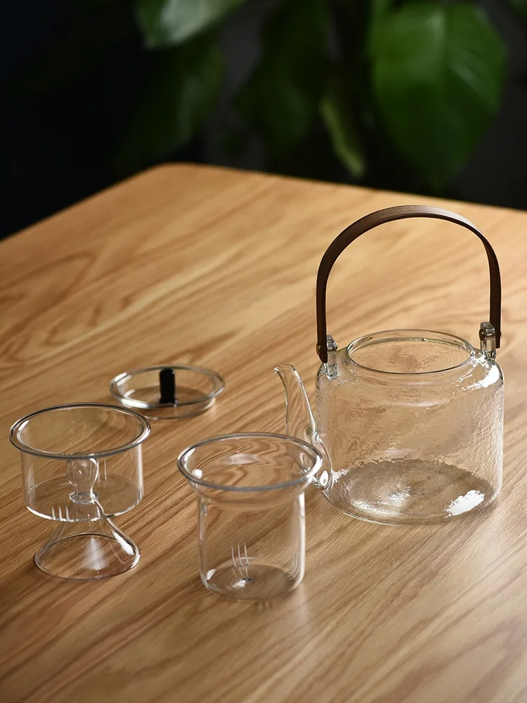 アウトドアでお湯を沸かすのに最も簡単な道具は何か？