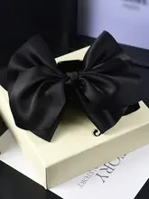 黒のリボン付きヘアクリップ【ダブルサイド・大きめ・サメクリップ・サテン仕上げ・エレガントな髪飾り】