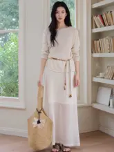 感のある花柄薄手ニットトップスとスカート（セットアップ対応）