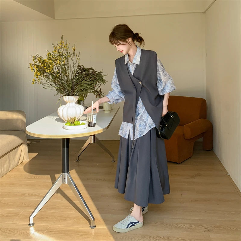 ベストとシャツとスカートの女性春秋向けコーディネート：4月末から5月末にかけての季節移行に最適な三件套