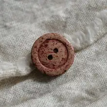 ヴィンテージ風 レッドボタン【再生素材・粒感付き・ロールエッジ・15mm】