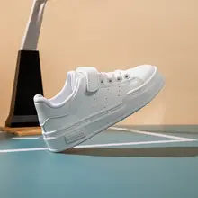 スズメバチ 子供靴白靴 2025 秋