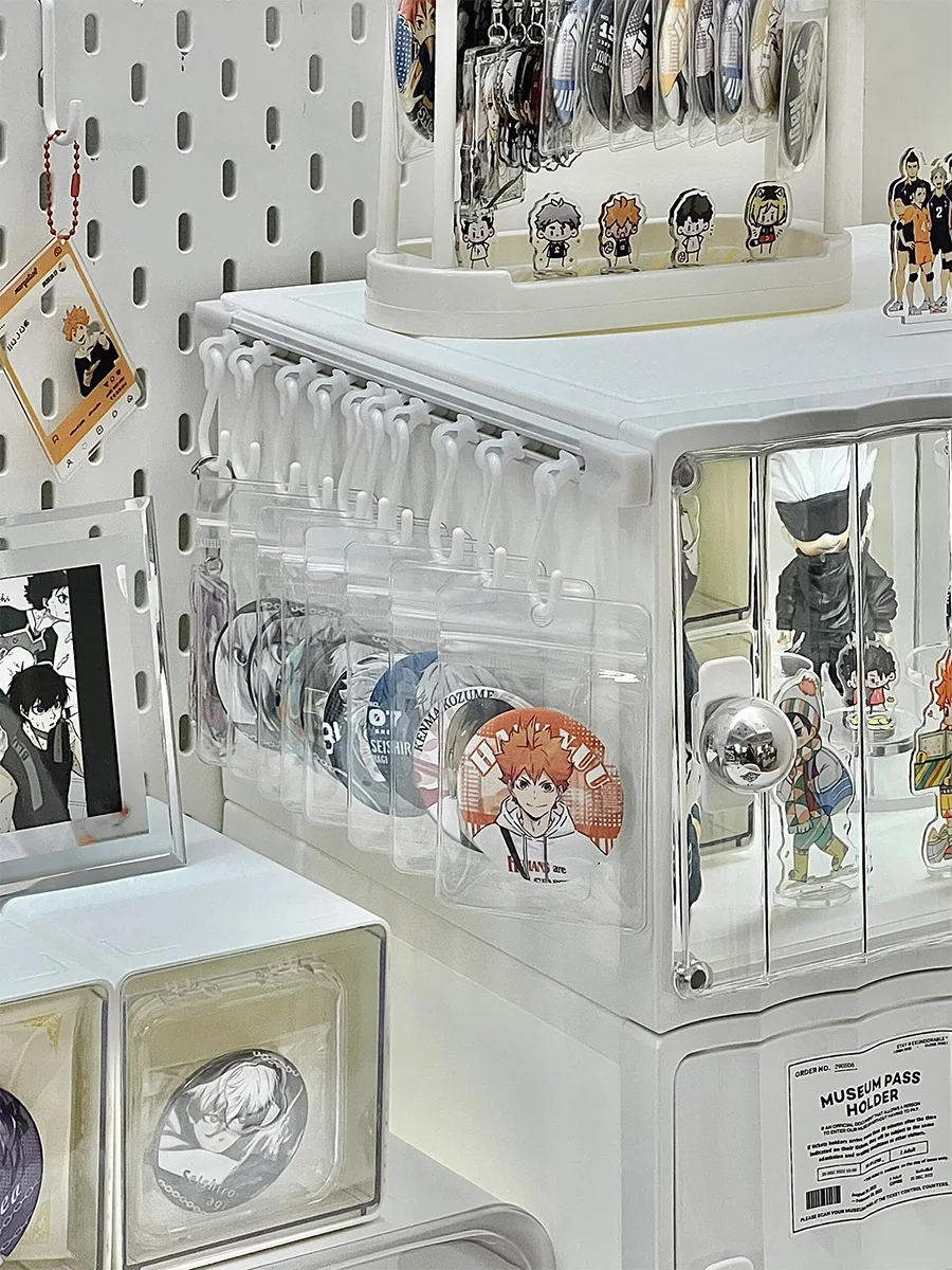 二次元デザインの卓上収納キャビネット：フィギュア展示と防塵対策の実用性を検証