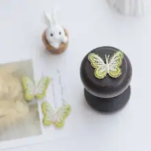金糸刺繍の小さな蝶々【カラフルな装飾用・衣類補助素材】