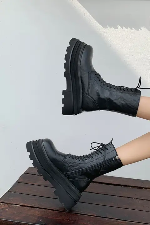女性用厚底マーチンブーツ【本革・秋冬用・中筒デザイン・英倫風】