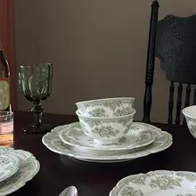フランス風デザインの陶器製花柄プレート【浮彫りエッジ・グリーンローズ・カフェカップ・デザート皿】（セットアップ対応）