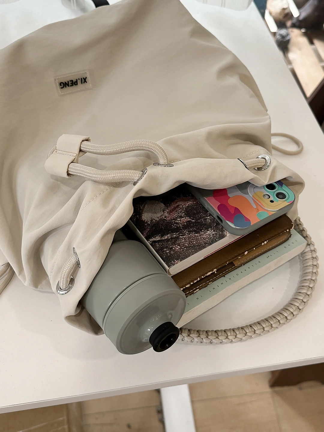 rb4187f：户外轻量设计下的实用通勤解决方案