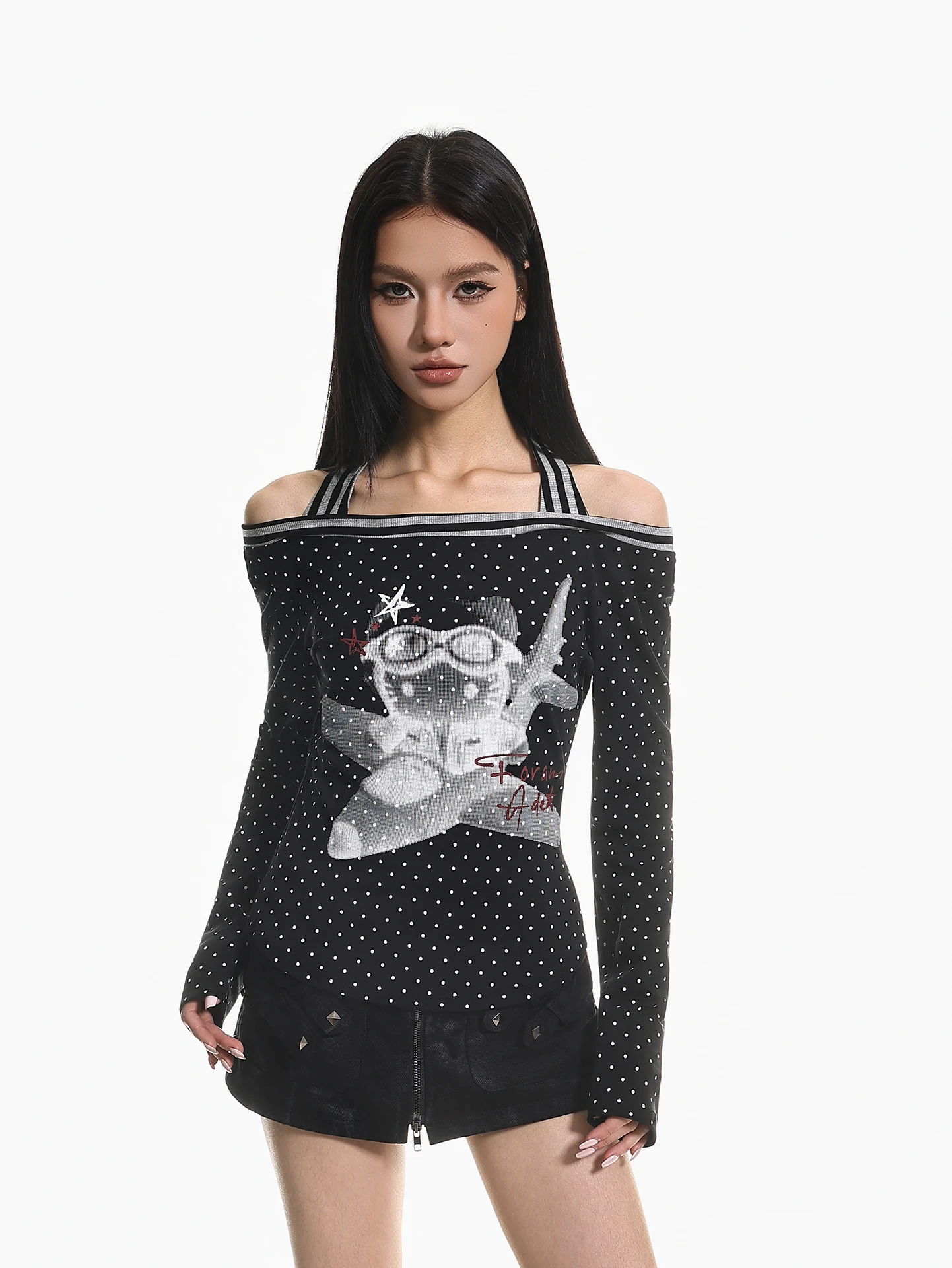 レトロプリントドット柄 オフショルダー長袖Tシャツ：モード系ファッション Tシャツの定義と実際の着用シーン
