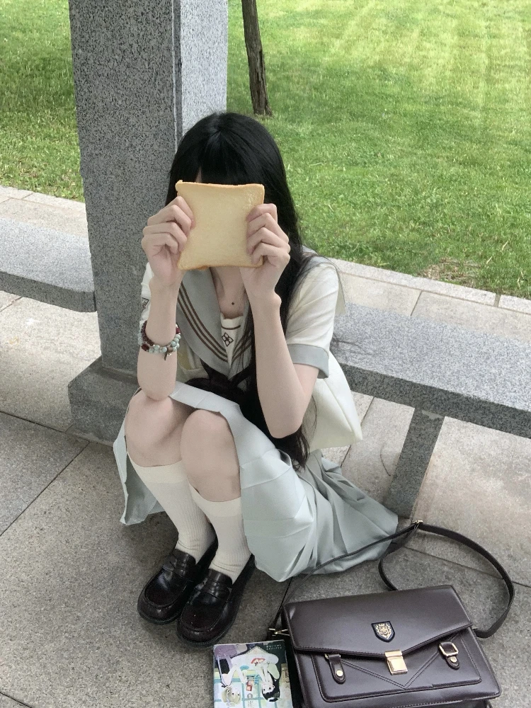小学生修学旅行に合う服は水色のセーラー服がベスト？その理由と選び方を徹底解説