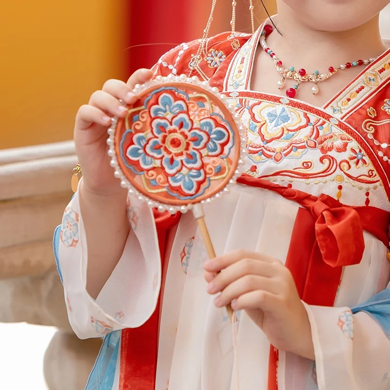 5歳の誕生日プレゼントに何がいい？中国風のマ面スカートとヘッドドレスがベストな理由とは？