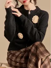 黒のダブルジップフラワーニットカーディガン【フック飾り・ラグジュアリーなスタイル・春用】（セットアップ対応）