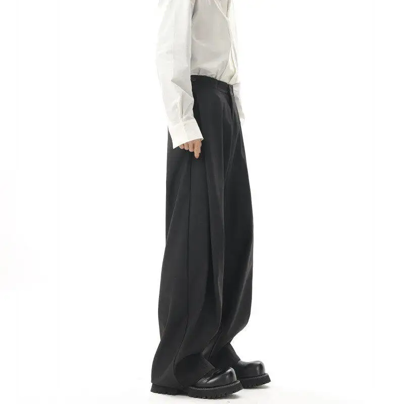 ワイドパンツ メンズ 着こなしのための立体感デザインと実用性