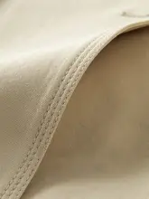 カキ色のトレンチコートとショートパンツの女性用ファッション【春用・復古スタイル・ミディ丈・イギリス風】（セットアップ対応）