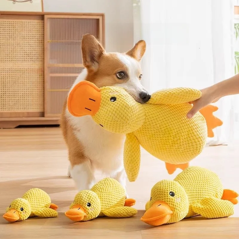 大きな黄色いアヒル型犬のおもちゃ：長く遊べるペット向け遊び道具の実用性解析