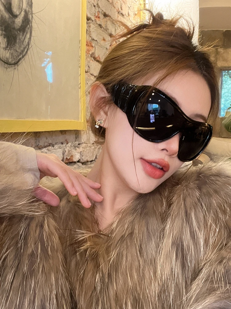 風を防ぐ！大フレームサイクリングサングラス：男女兼用・紫外線カットモデルの実用性とシーン別適用
