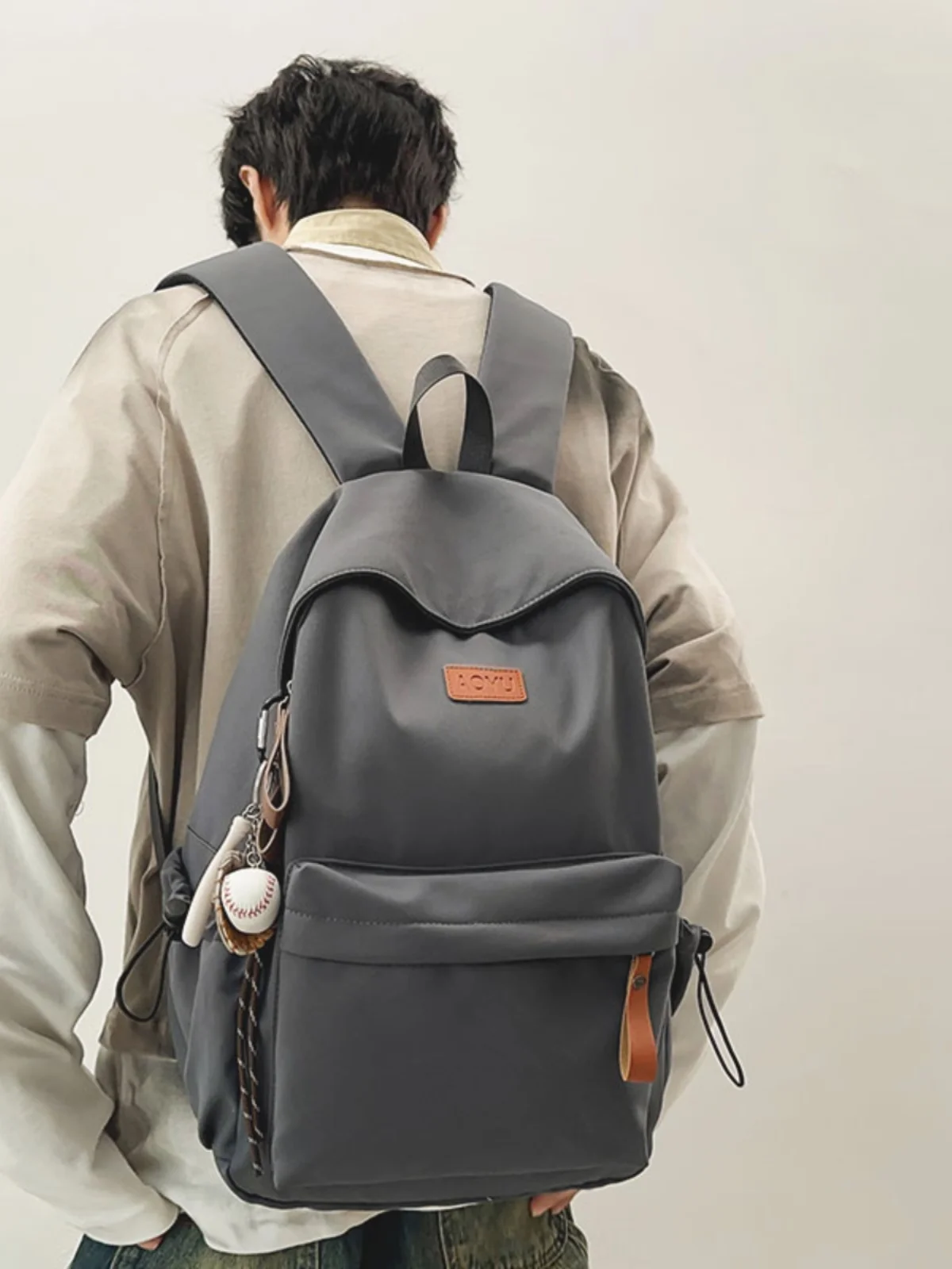高校生・大学生にぴったりのリュックは、軽量で丈夫な「レトロカジュアル大容量リュック」を選ぶべき？
