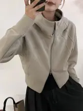 おしゃれなダブルジップの短めカーディガン【秋冬用・フード付き・長袖・スタイル】