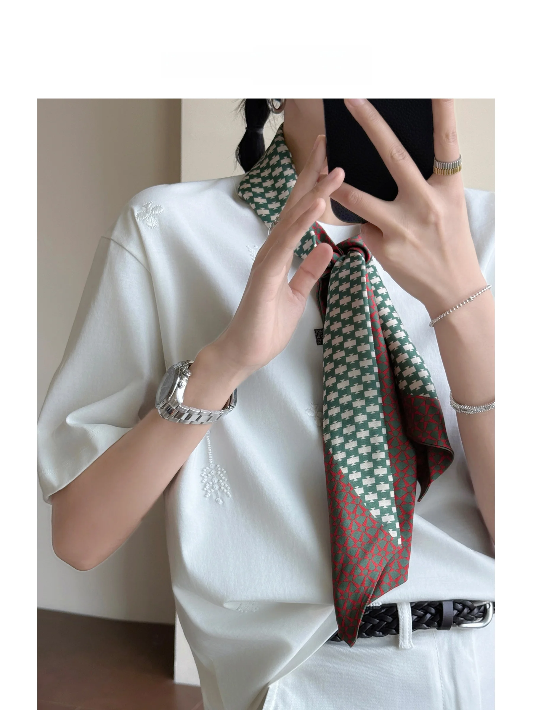 後ろのデザインが決めるTシャツの魅力は？刺繍ワンポイントでどう選ぶか