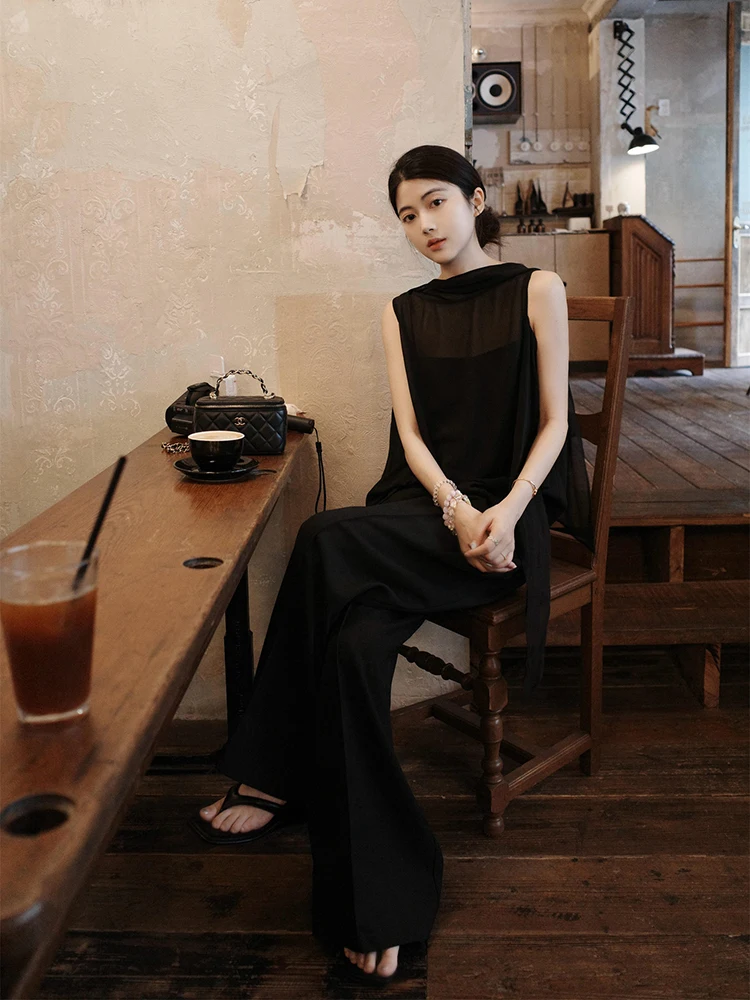 23aw とは？その季節に何を買ったらいいのか——シンプルで上質な透け感トップスとストレートパンツの選び方