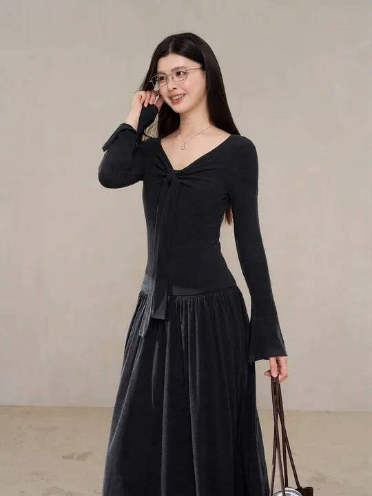 冬季にぴったり！グレーの美しいデザインの2点コーディネート（セットアップ対応）