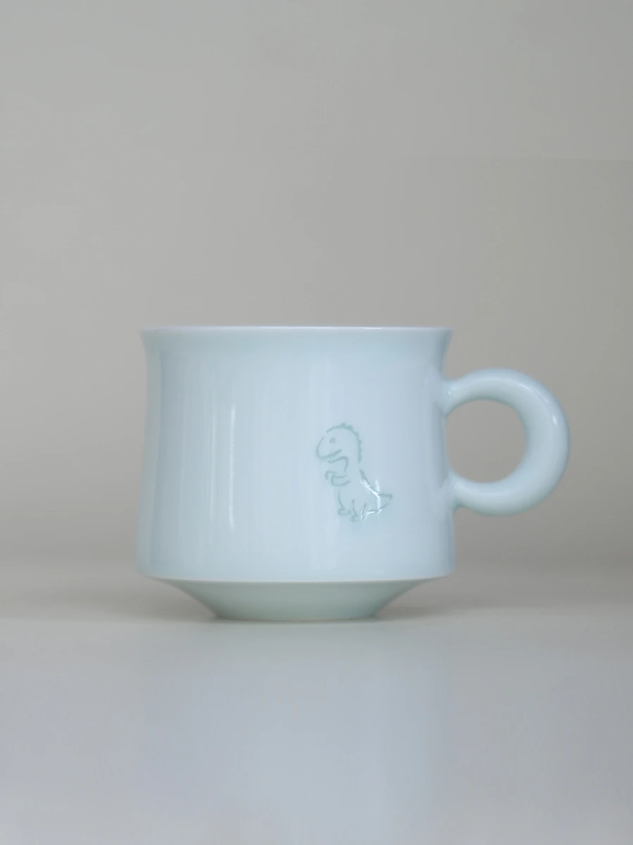 恐竜デザイン 陶製マグカップ：子供向けの安全でクリーンな飲み物容器とは