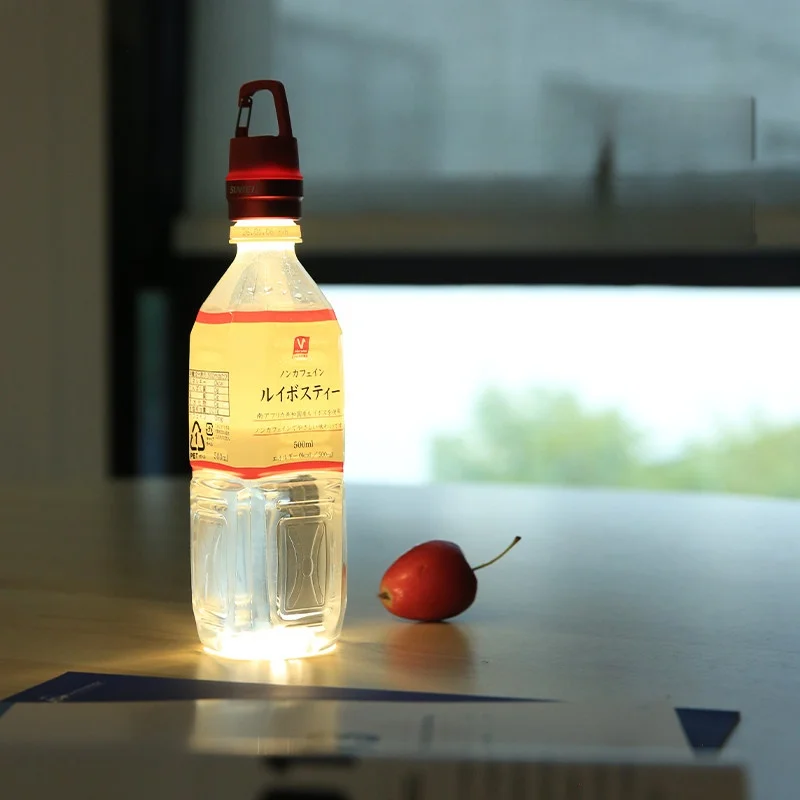 アウトドア用ハンギングボトルランプ：USB充電式LEDランタンの実用性と使用シーン