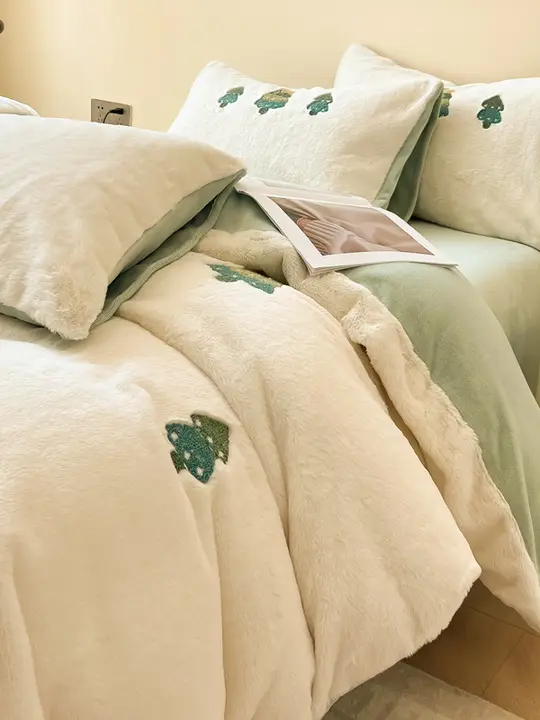 クリスマスツリー柄厚手ラビットボア四点寝具セット【冬用・ダブルフェイスコーラルフリース・ベッドカバー付き】（セットアップ対応）