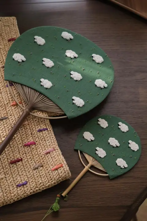 羊毛刺繍のDIY団扇材料キット【携帯用・小型竹扇子】